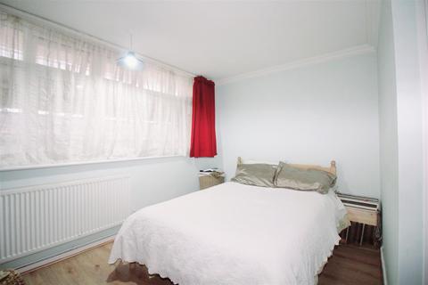 2 bedroom flat for sale - Tenby Road, London