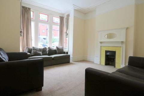 4 bedroom semi-detached house to rent - Knollys Road, Streatham, SW16