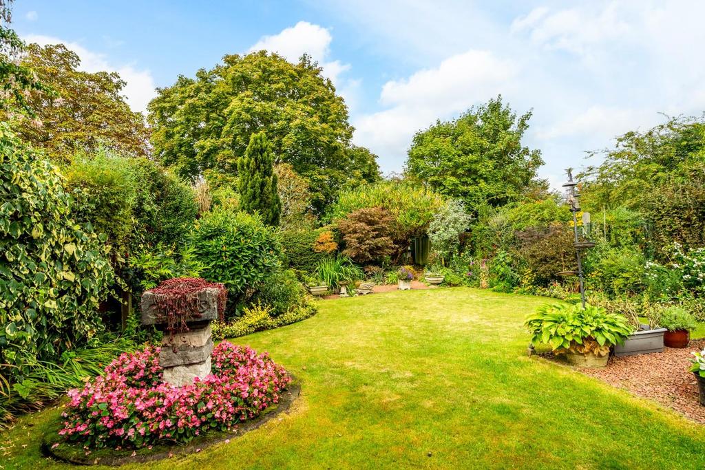 Askham Lane, York 4 bed detached house £595,000