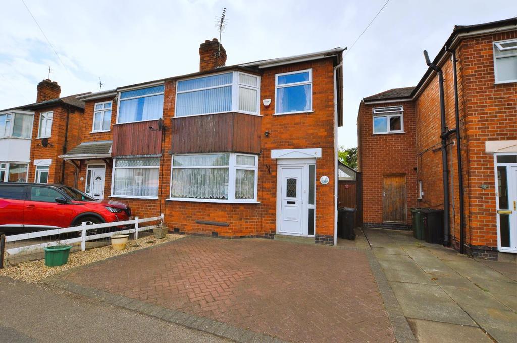 Guilford Drive, Wigston 3 bed house £220,000