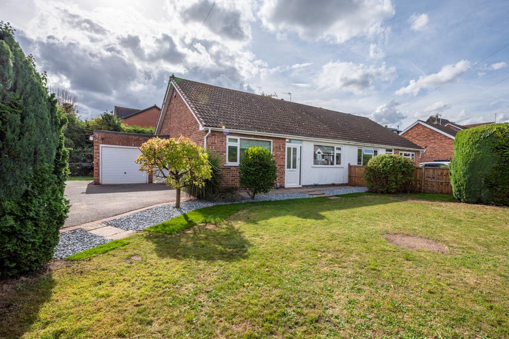 Broadmead, Burton Joyce, 2 bed semidetached bungalow £1,150 pcm (£