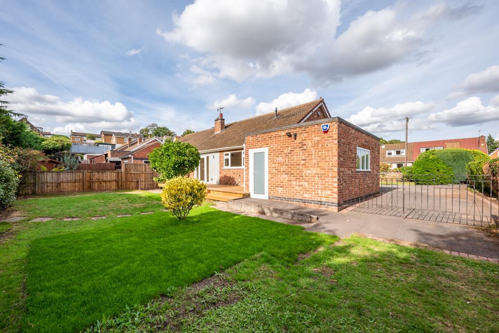 Broadmead, Burton Joyce, 2 bed semidetached bungalow £1,150 pcm (£