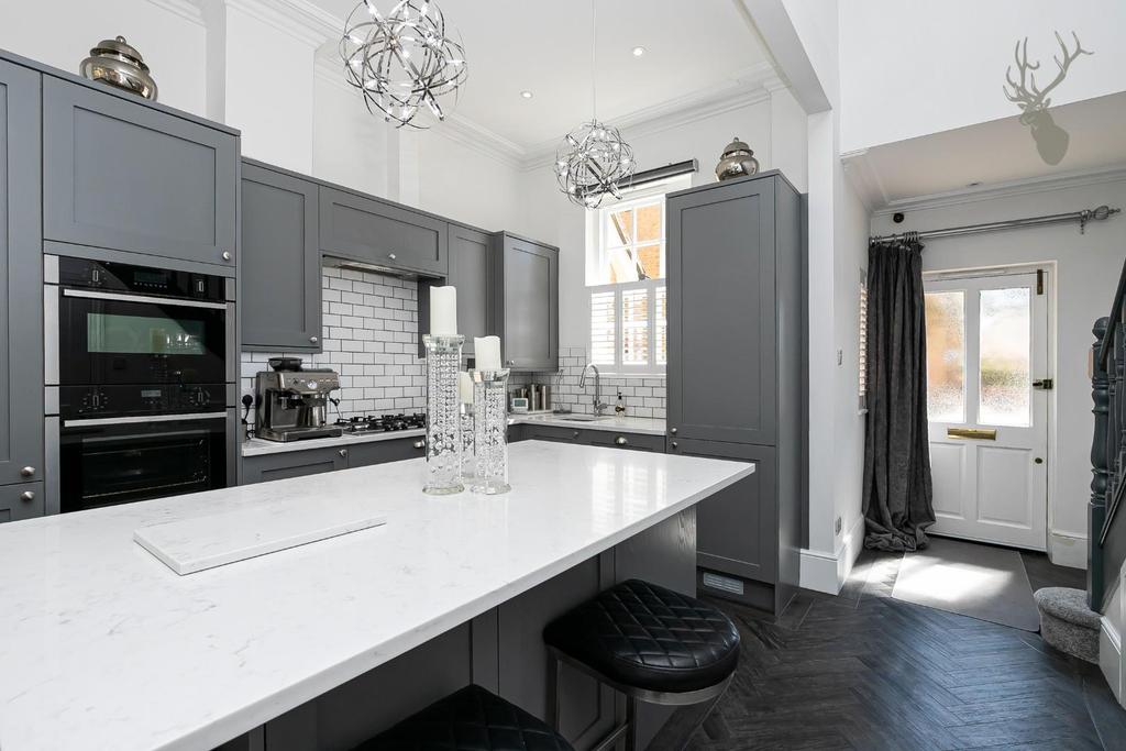 Elmbridge Hall, Fyfield, Ongar 3 bed cottage £1,900 pcm (£438 pw)