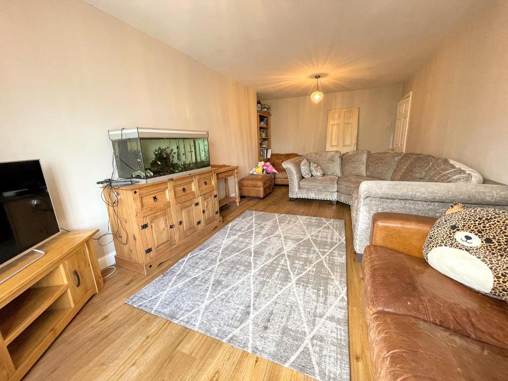 Whinfield Road, Darlington 2 bed semidetached bungalow £147,000