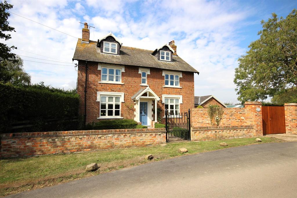 Dunnington, Driffield 4 bed detached house £695,000