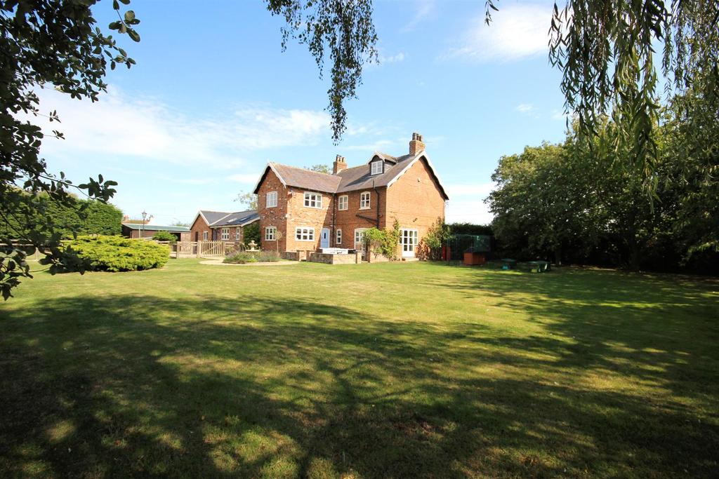 Dunnington, Driffield 4 bed detached house £695,000