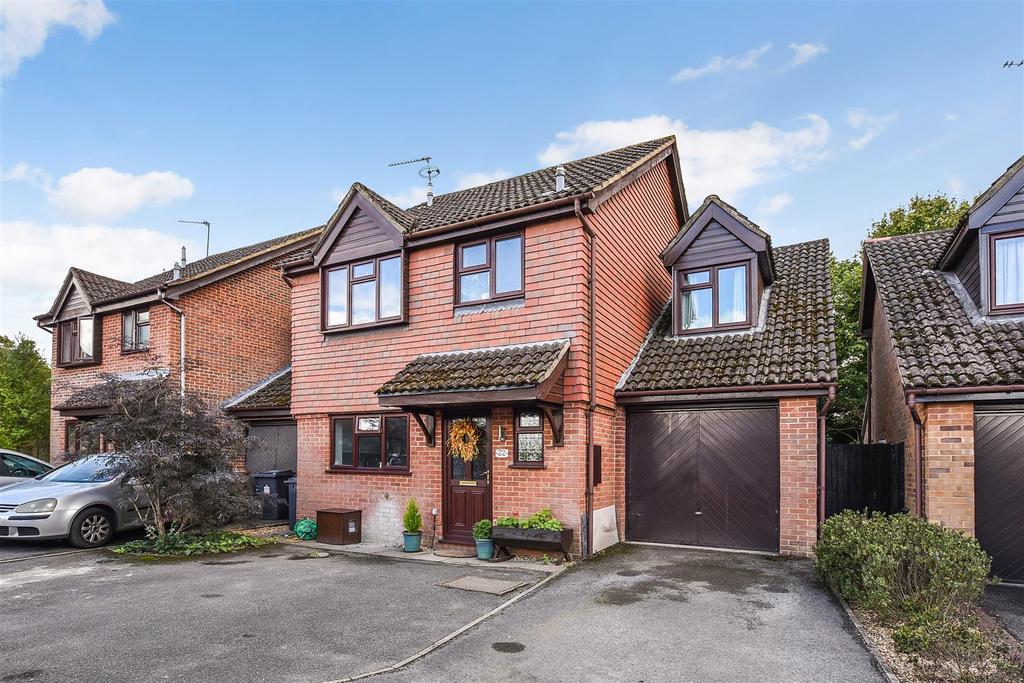 Loveridge Close, Andover 4 bed detached house for sale £425,000