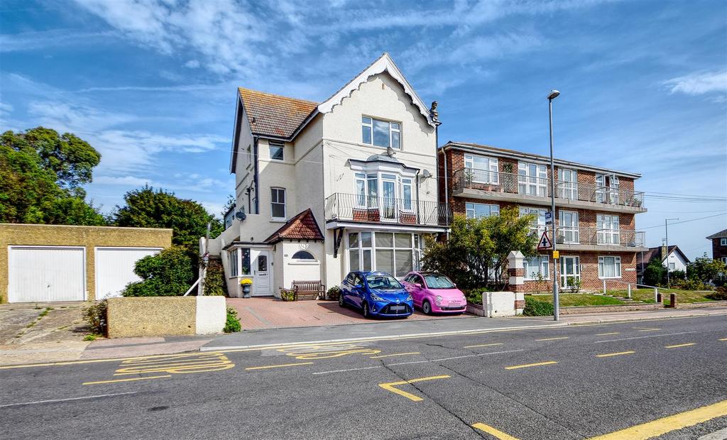 Magdalen Road, BexhillOnSea 2 bed flat for sale £240,000
