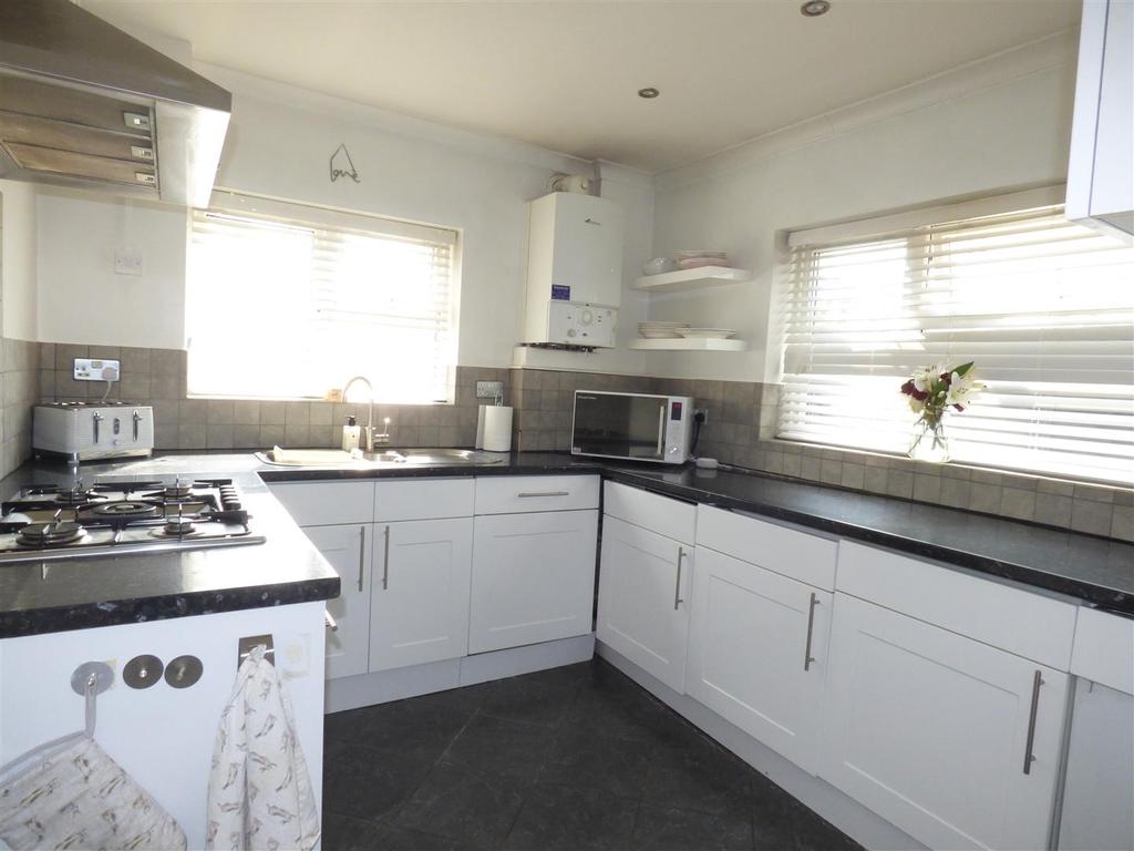 Kendall Avenue, StratforduponAvon 2 bed semidetached house £1,100