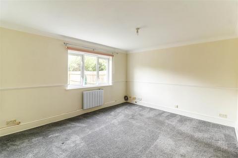 137 Bentley Drive, Church Langley, Harlow, CM17 9QY