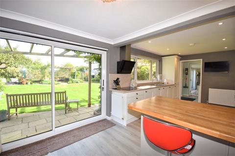 4 bedroom detached house for sale - Solent View Road, Seaview, PO34 5HY