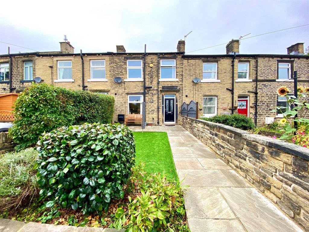 Quarmby Road, Huddersfield 2 bed terraced house for sale £135,000