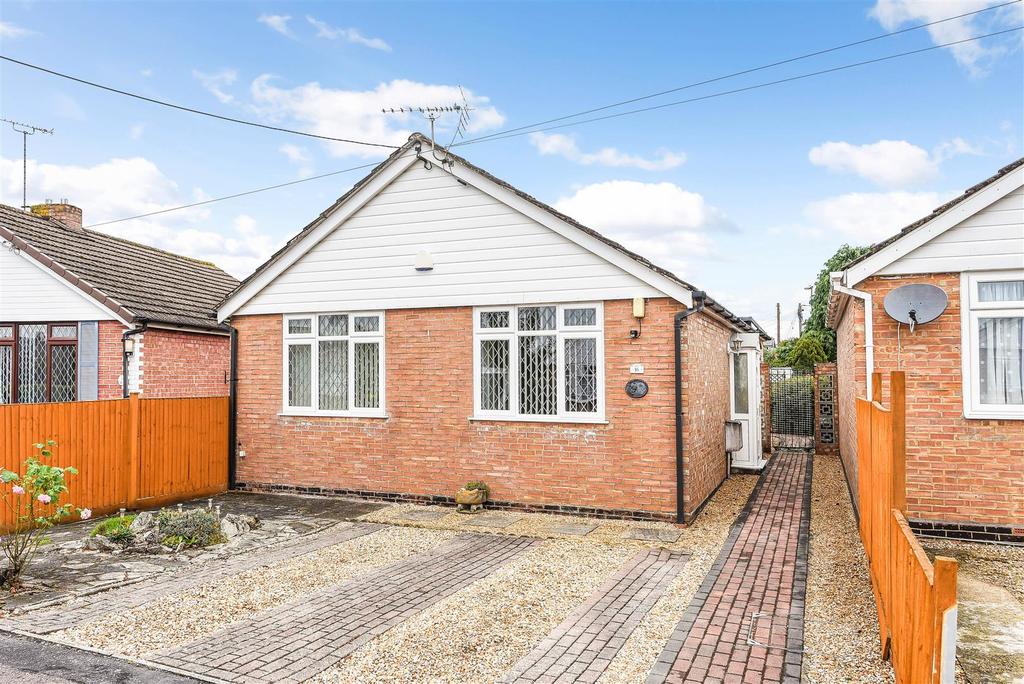 Oaklands Avenue, Totton, Hampshire 3 bed detached bungalow for sale £
