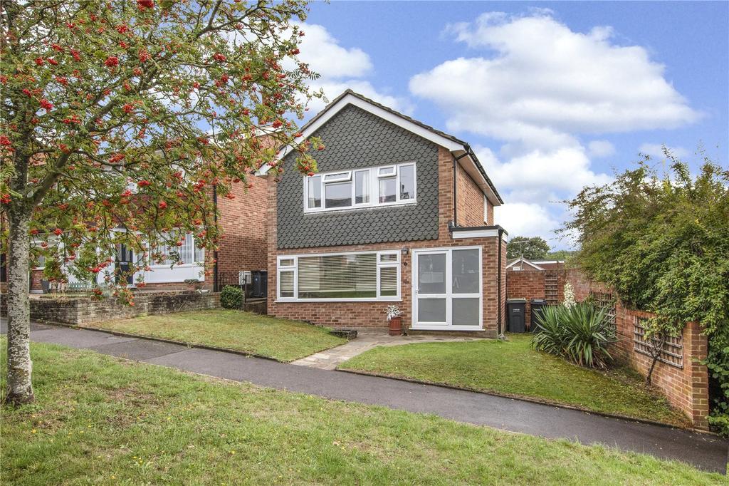 Lyndhurst Way, Istead Rise, Gravesend, Kent, DA13 3 bed detached house