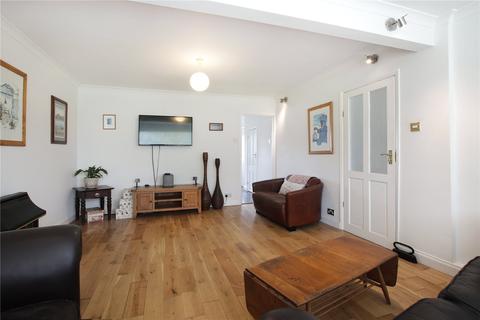 18 Lyndhurst Way, Istead Rise, Gravesend, DA13 9EW
