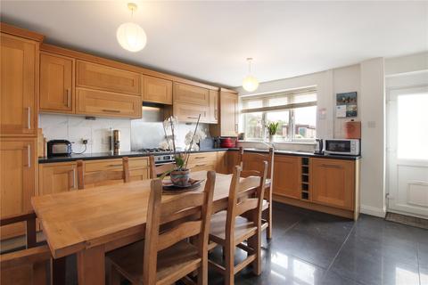 18 Lyndhurst Way, Istead Rise, Gravesend, DA13 9EW