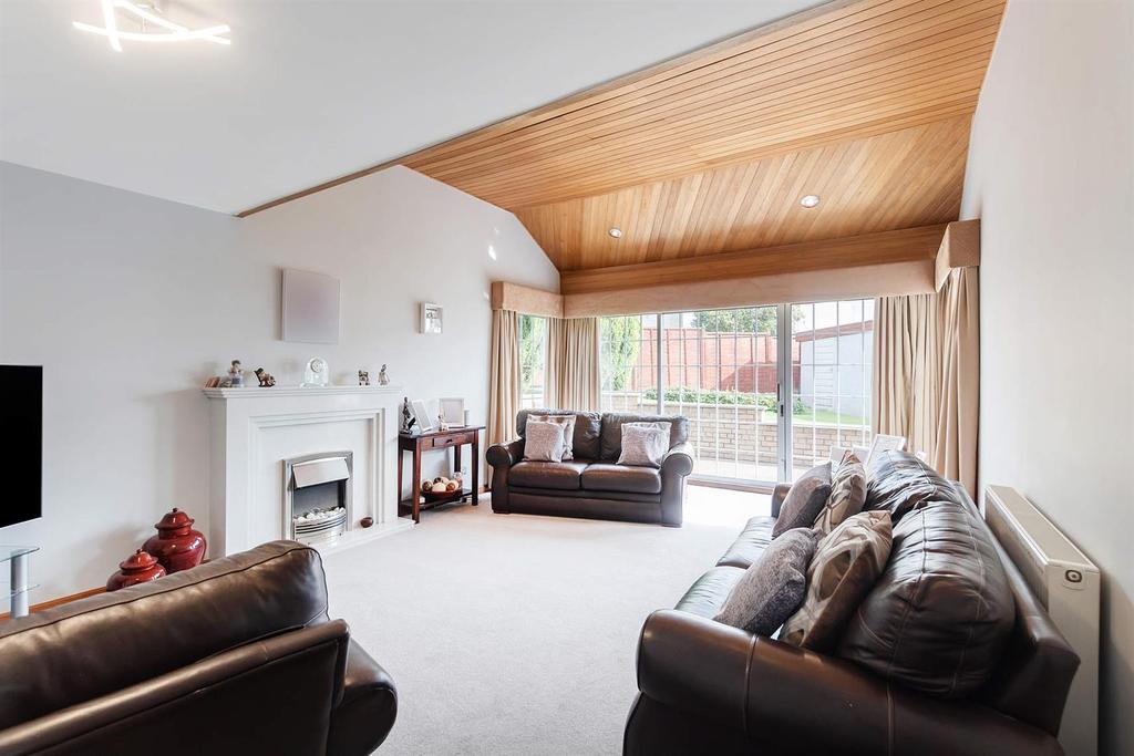 Whiteshaw Drive, Carluke 4 bed detached house £213,995