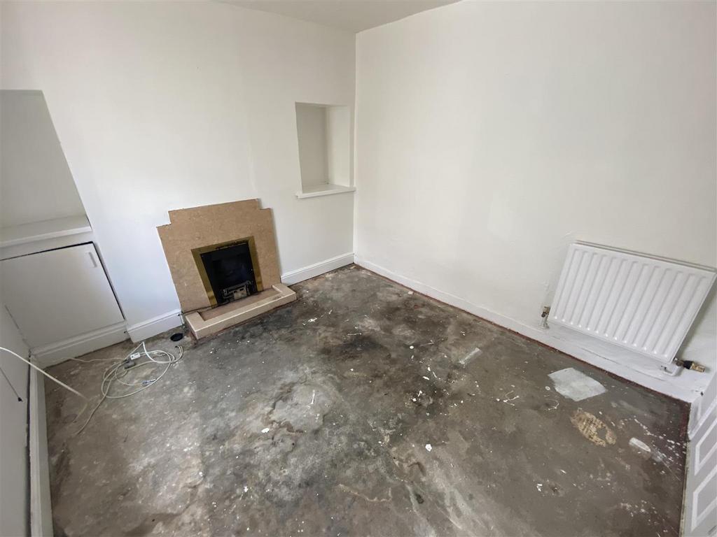 Hall Street, Waun Wen Swansea 2 bed terraced house £82,950
