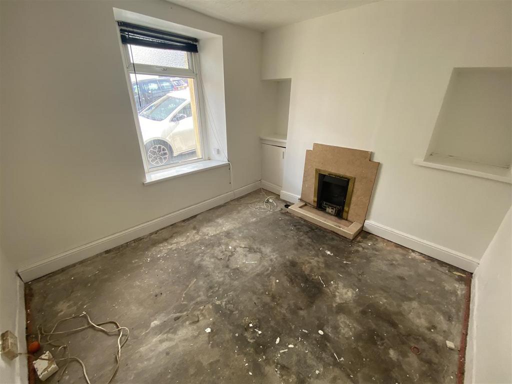 Hall Street, Waun Wen Swansea 2 bed terraced house £82,950