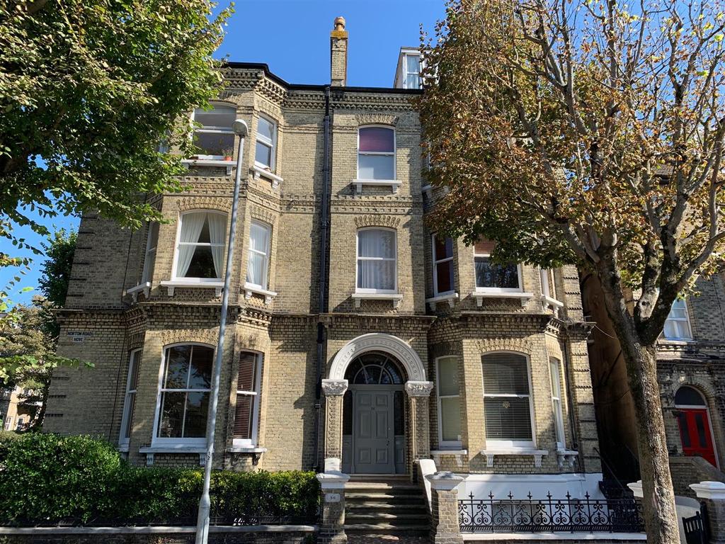 Eaton Road, Hove 1 bed apartment £1,400 pcm (£323 pw)
