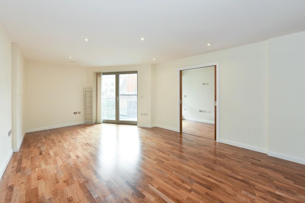 Dungannon House, Fulham, SW6 3 bed apartment £3,683 pcm (£850 pw)