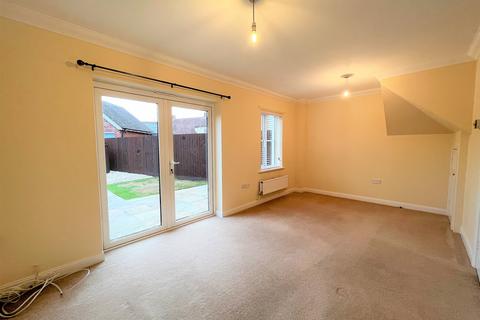 2 bedroom terraced house to rent, Weatherbury Road, Gillingham - Popular Location