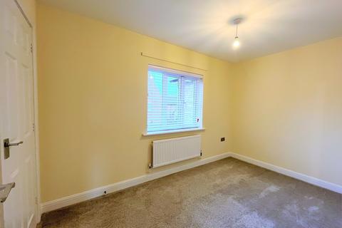 2 bedroom terraced house to rent, Weatherbury Road, Gillingham - Popular Location