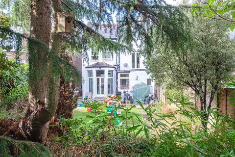 82 Wilton Road, London, N10 1LT