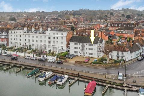 Flat F, Baltic Court Thameside, Henley-on-thames, RG9 1BQ