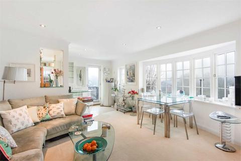 Flat F, Baltic Court Thameside, Henley-on-thames, RG9 1BQ