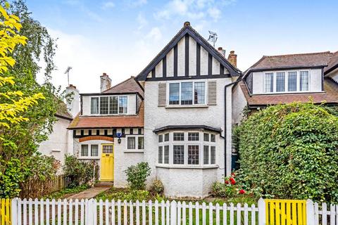3 North Crescent, London, N3 3LL