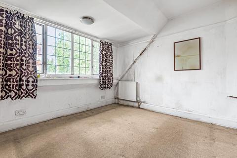 3 North Crescent, London, N3 3LL