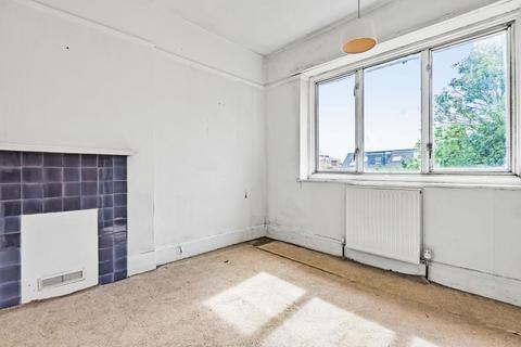 3 North Crescent, London, N3 3LL