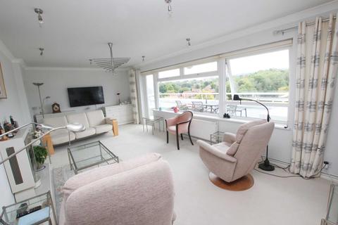 3 bedroom penthouse for sale - Compton Place Road, Eastbourne, BN21 1DY