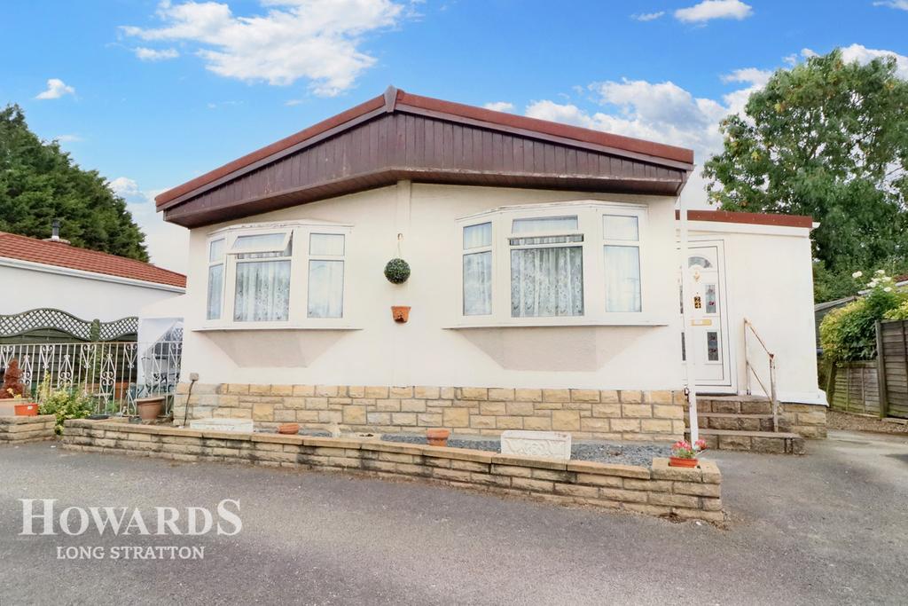 Woodrow Lane, Great Moulton 2 bed park home £75,000
