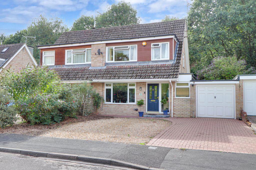 Longbridge Road, Bramley, Basingstoke... 3 bed semidetached house £