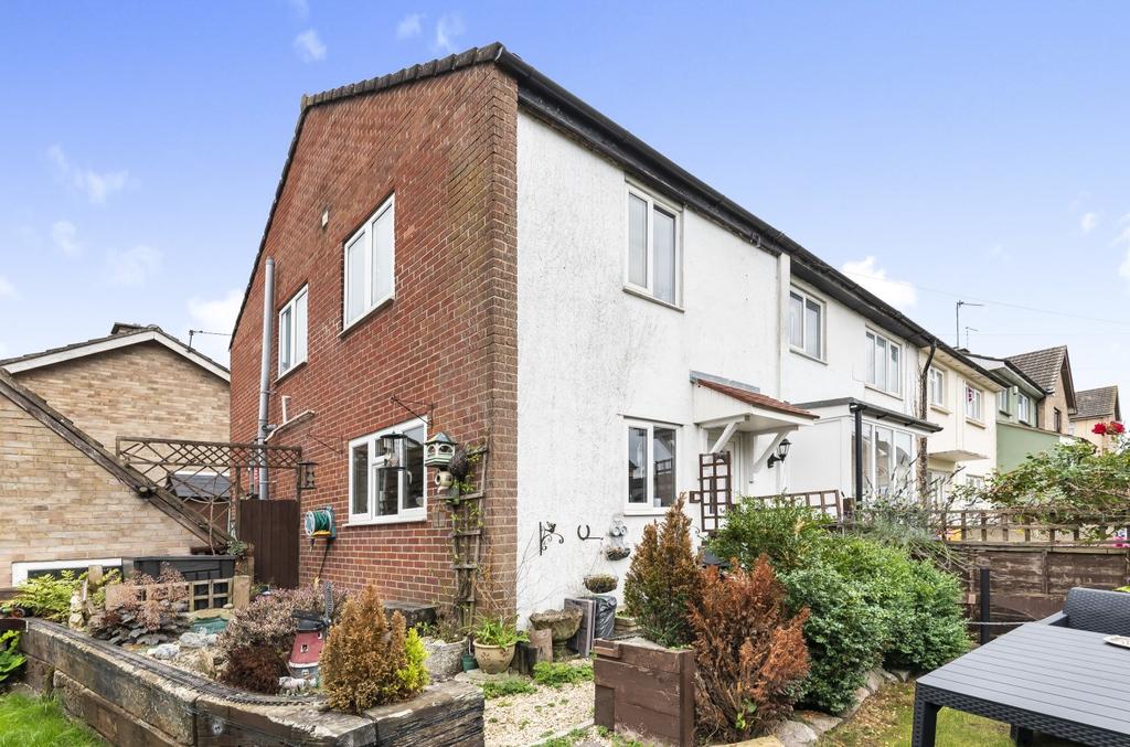 Southfields, Frome, BA11 2 bed end of terrace house £200,000