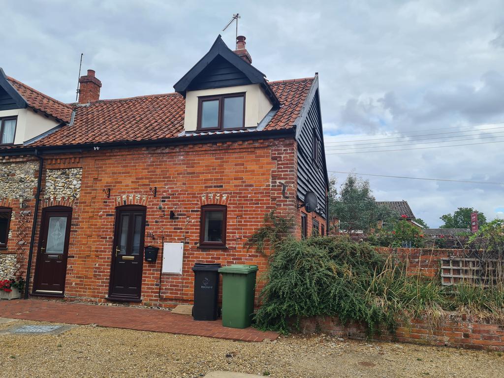 Kemps Barns, East Harling NR16 2 bed semidetached house £760 pcm (£