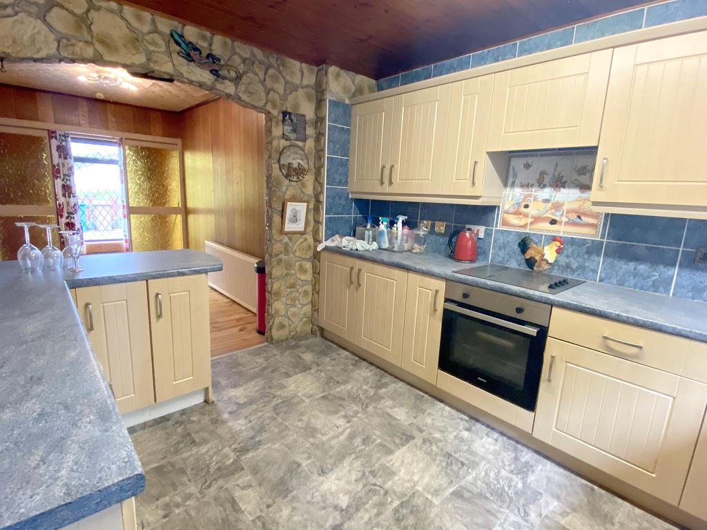 24 Birchwood, INVERGORDON, IV18 0BE 5 bed detached bungalow £220,000