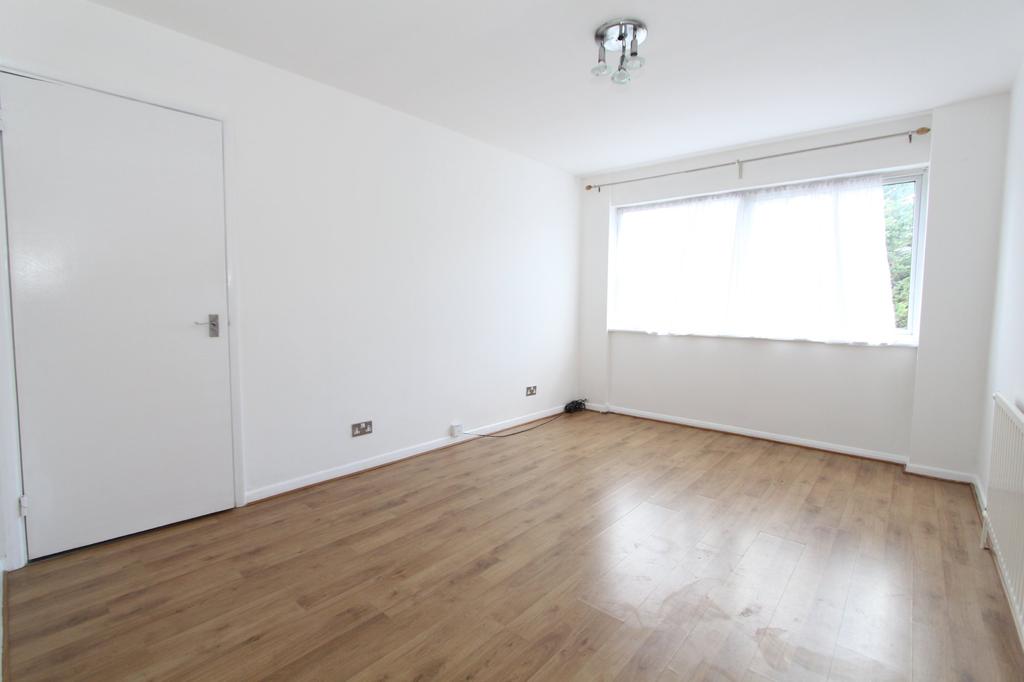 Ailantus Court, Stonegrove, Edgware, HA8 3 bed apartment £1,600 pcm