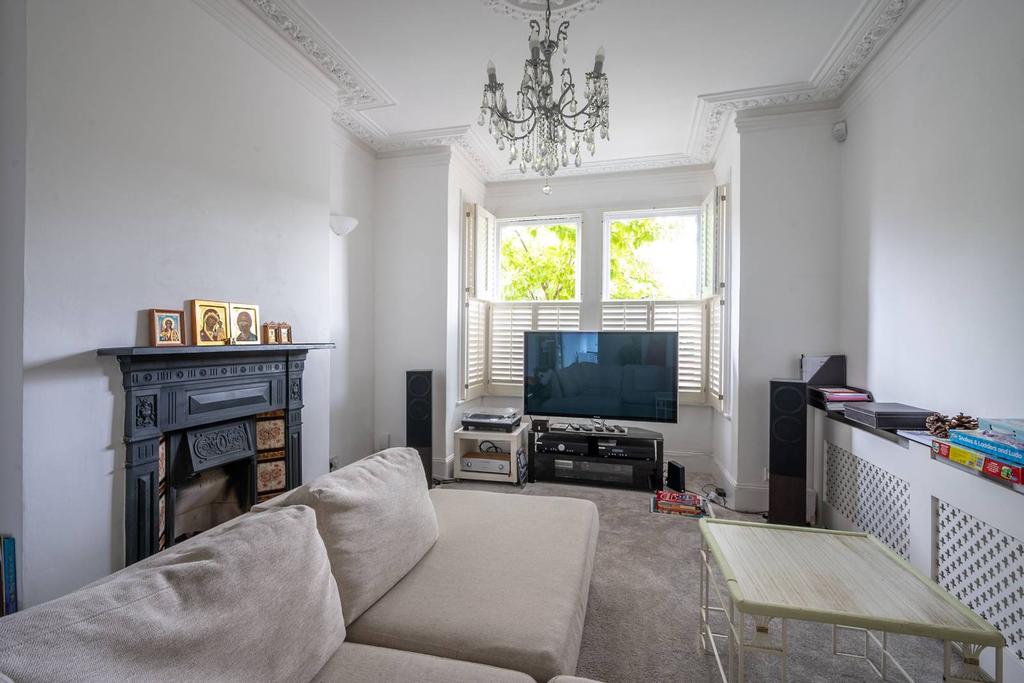 Pepys Road, Raynes Park, London, SW20 4 bed terraced house £4,500 pcm