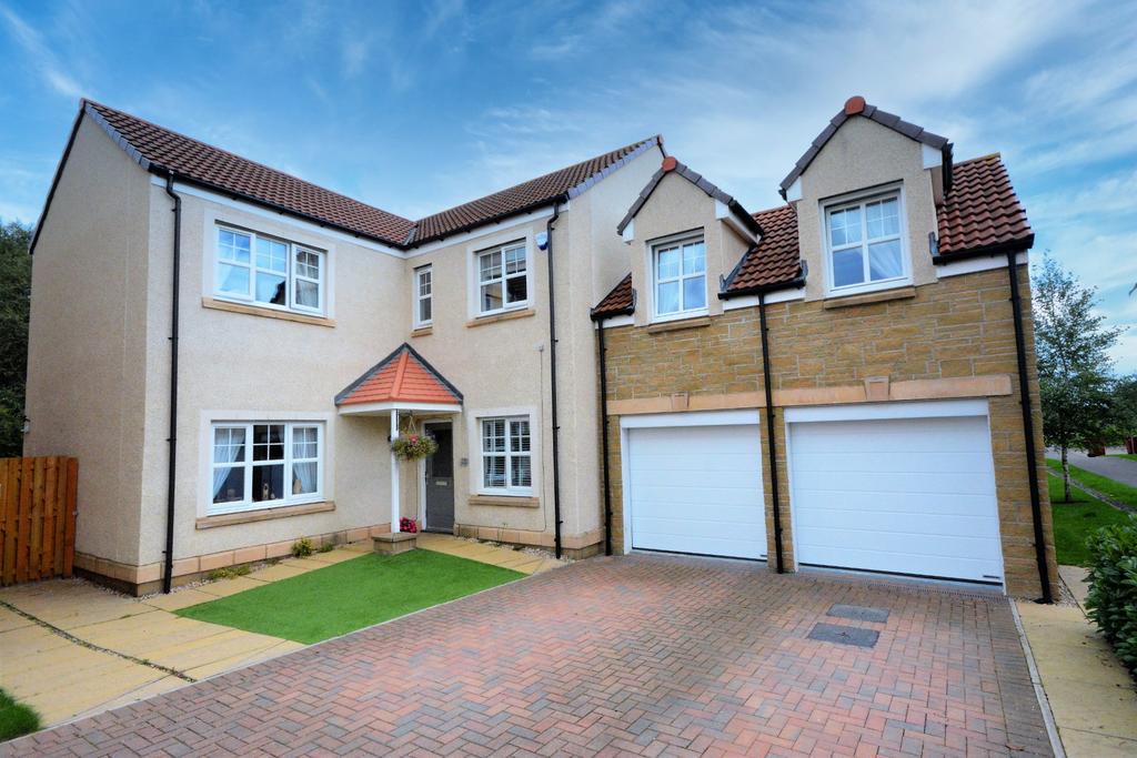 Bramble Avenue, Larbert, Stirlingshire, FK5 4ZL 5 bed detached house