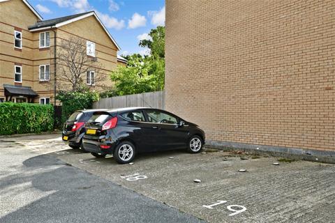 16 Rushdon Close, Romford, RM1 2RE