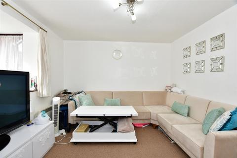 16 Rushdon Close, Romford, RM1 2RE