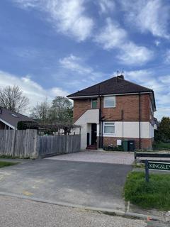 2 bedroom maisonette to rent, Meadow Way, Reigate RH2