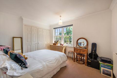 28 Thermopylae Gate, London, E14 3AX