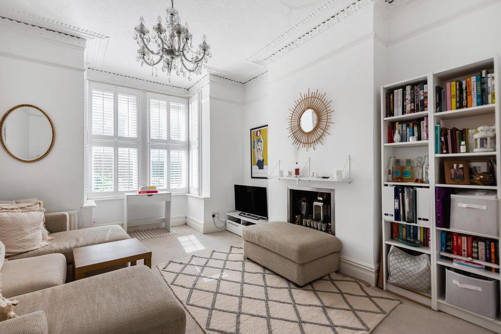 Larkhall Rise, Clapham 2 bed flat for sale £650,000