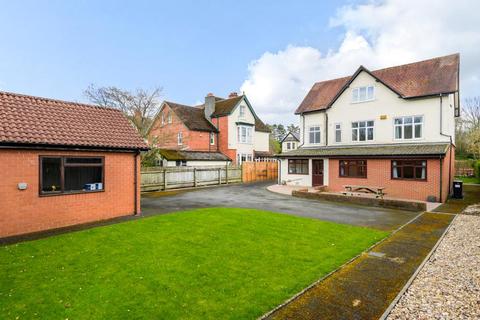 Tudor House Broadway, Llandrindod Wells, LD1 5HT