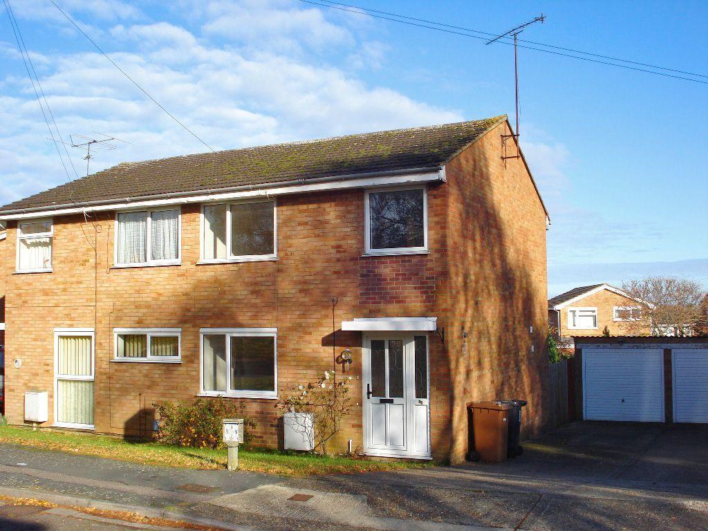 Bowmans Avenue, Hitchin, SG4 3 bed semidetached house £1,550 pcm (£