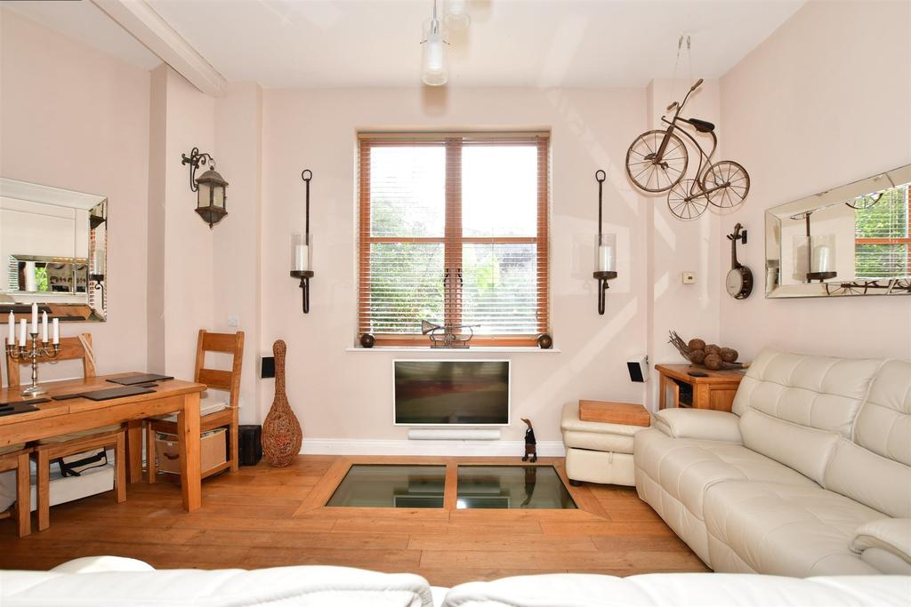Upper Mill, East Malling, West Malling, Kent 3 bed semidetached house